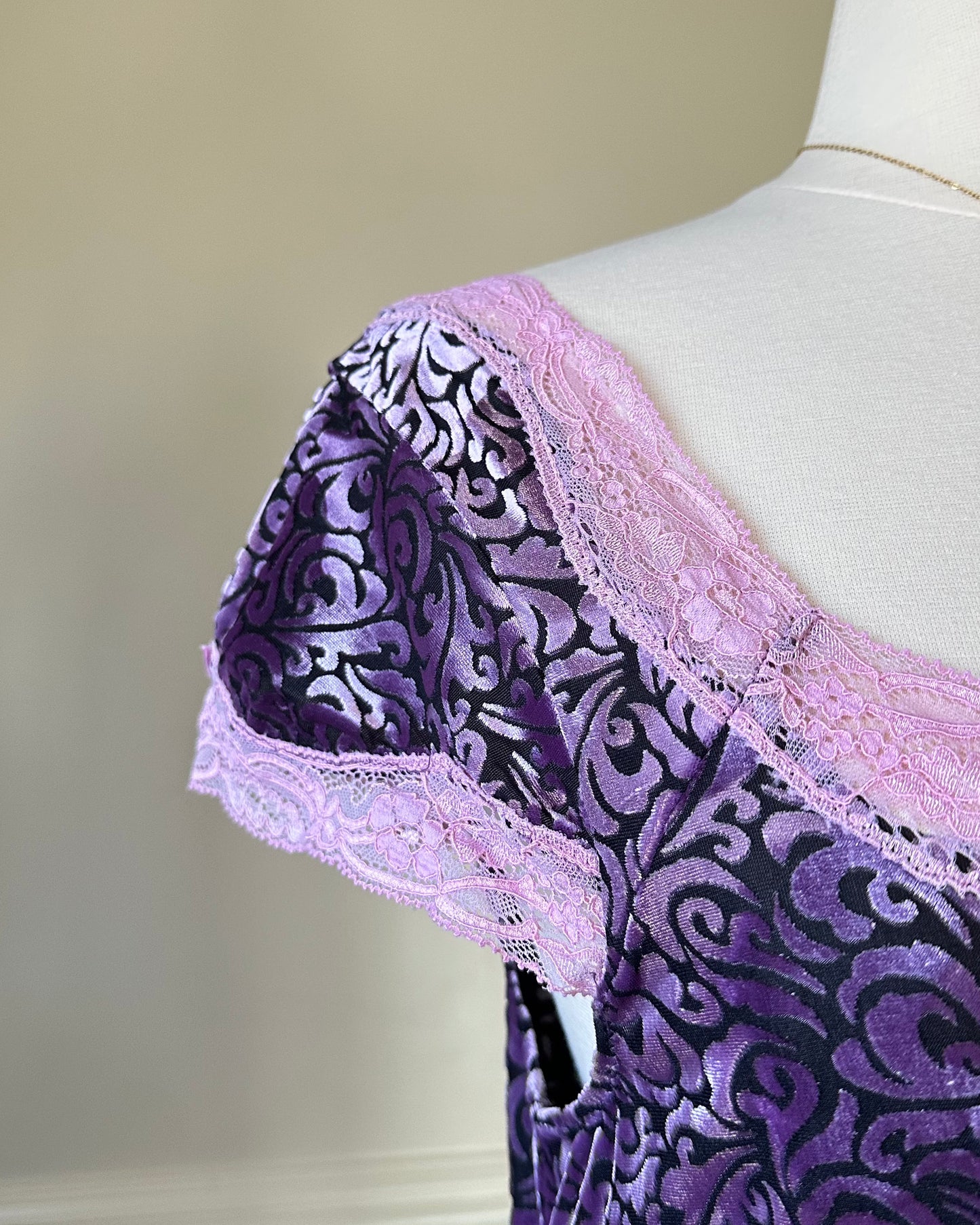 Elegant Purple Knee-Length Slip Dress featuring a Lace-trimmed Bodice