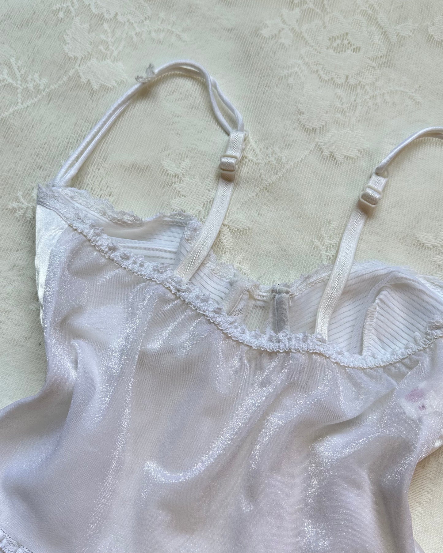 Cropped Corset-style Camisole featuring Cup Outline with Brocade Embroidery