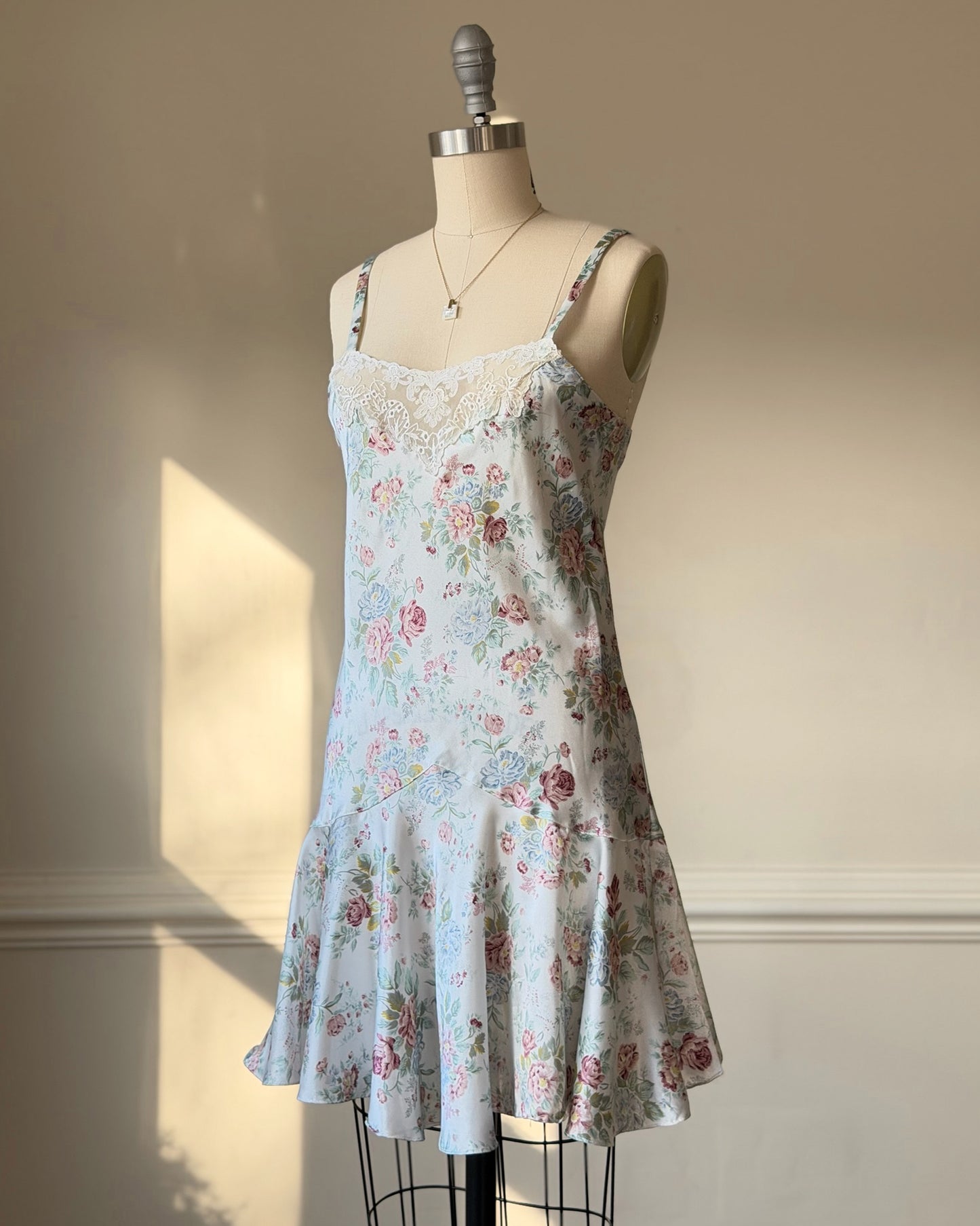 Vintage floral satin slip dress – pastel rose lace trim mini