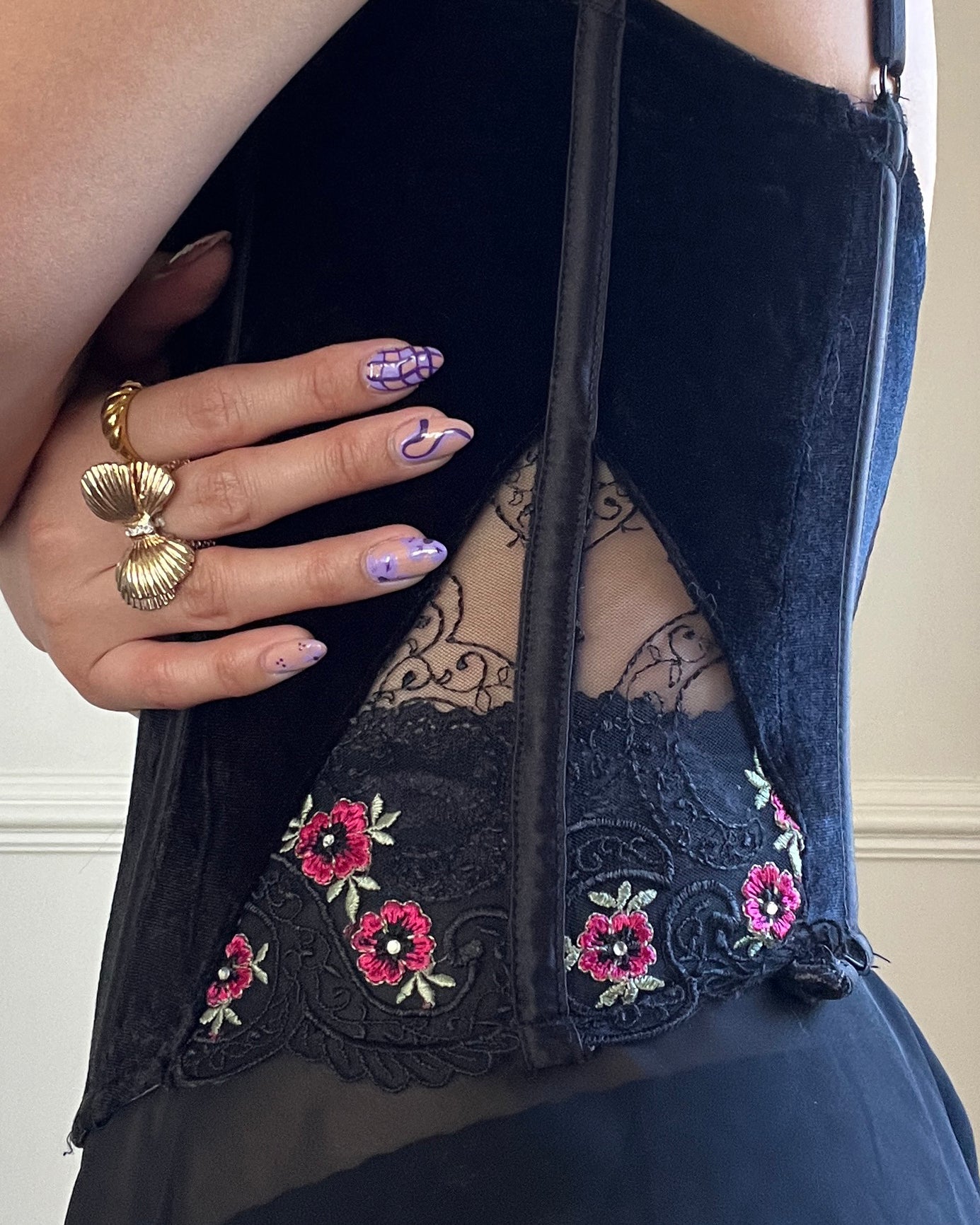 Feminine Grunge Velvet Corset featuring Embroidered Flowers Detail